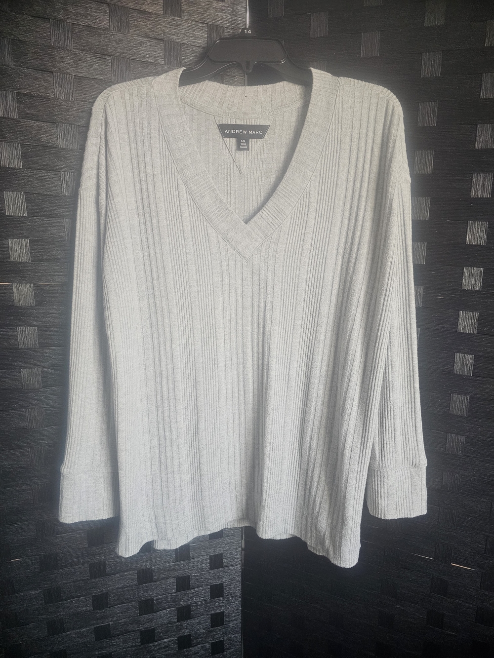 Andrew Marc Women's Light Gray Ribbed V-Neck Pullover